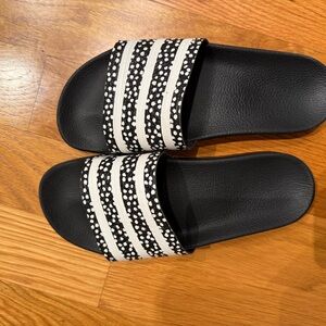 Adidas women Stylish Black and White Slide Sandals - size 9